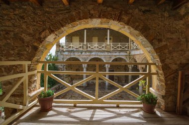 Yunanistan 'ın Bizans kenti Mystras' tan görüntü. Mystras şehri bir arkeoloji müzesidir ve 1951 yılında Yunanistan 'ın Lakonya kentinde açıldı.