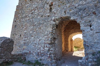 Yunanistan 'ın Bizans kenti Mystras' tan görüntü. Mystras şehri bir arkeoloji müzesidir ve 1951 yılında Yunanistan 'ın Lakonya kentinde açılmıştır.