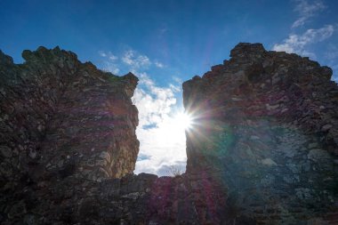 Yunanistan 'ın Bizans kenti Mystras' tan görüntü. Mystras şehri bir arkeoloji müzesidir ve 1951 yılında Yunanistan 'ın Lakonya kentinde açılmıştır.