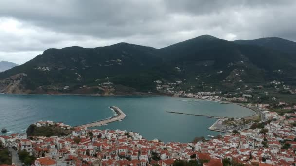 Hermosa Vista Aérea Sobre Famosa Ciudad Skopelos También Conocida Como — Vídeo de stock