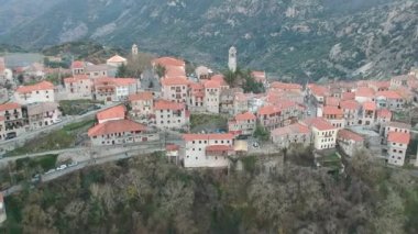 Yunanistan 'ın Sporades Adası' ndaki Chora olarak da bilinen ünlü Zelos kasabasının güzel hava manzarası