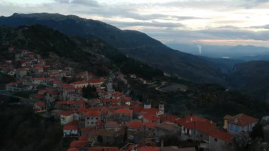Yunanistan 'ın Sporades Adası' ndaki Chora olarak da bilinen ünlü Zelos kasabasının güzel hava manzarası