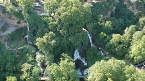 Flygfoto Panoramautsikt Över Kraftfulla Vattenfallen Edessa Och Det Omringade Området — Stockvideo