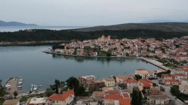 从风景如画的Galaxidi或Galaxeidi渔村鸟瞰全景 它是一个著名的沿海村庄 也是希腊弗洛西斯南部的一个前市政当局 — 图库视频影像