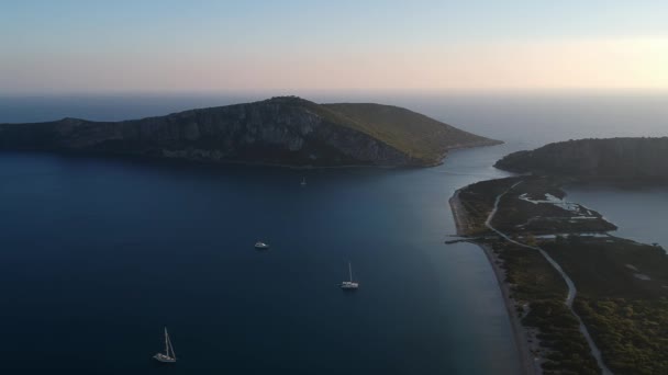 Navarino Bay Gialova Yakınlarındaki Divari Sahilindeki Gemi Enkazının Panoramik Hava — Stok video