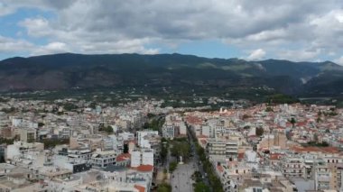 Yunanistan 'ın Kalamata şehrinin merkezinde güzel bir manzara var. Messenia, Yunanistan, Avrupa üzerinde hava fotoğrafçılığı