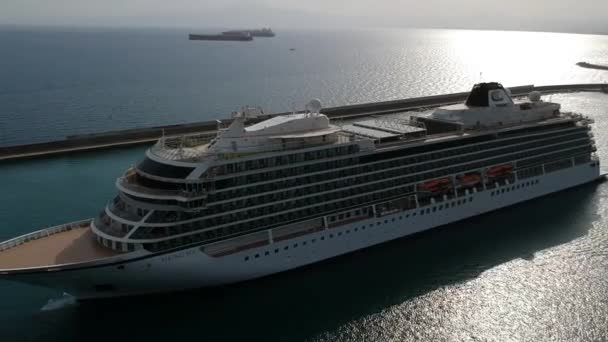 Viking Venus Cruiseschip Verlaat Haven Van Kalamata Stad Messenia Griekenland — Stockvideo