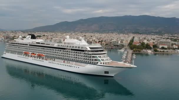Viking Venus Cruiseschip Verlaat Haven Van Kalamata Stad Messenia Griekenland — Stockvideo