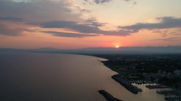 Günbatımında Kalamata Nın Marina Sının Üstündeki Idyllic Manzarası Messenia Moreloponnese — Stok video