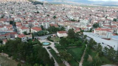 Yunanistan 'ın Kozani kenti üzerinde hava panoramik manzarası
