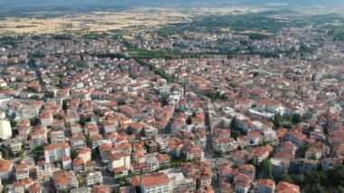 Yunanistan 'ın Kozani kenti üzerinde hava panoramik manzarası
