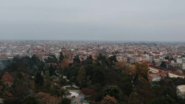 Yunanistan 'ın Pieria kentindeki Katerini kentinin üzerinde havadan panoramik manzara