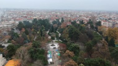 Yunanistan 'ın Pieria kentindeki Katerini kentinin üzerinde havadan panoramik manzara