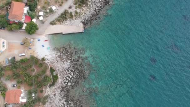 ギリシャカルダミリの素晴らしい海辺の村の空中ビューは メセニアマニエリアに位置しています ギリシャ ヨーロッパで最も美しい場所の1つです — ストック動画
