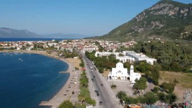 Hava manzarası, Kamena Vourla şehri ve Ege denizi burnu, Yunanistan 'ın Phthiotis kentindeki ünlü turizm beldesi.