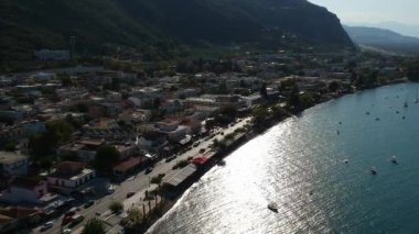 Hava manzarası, Kamena Vourla şehri ve Ege denizi burnu, Yunanistan 'ın Phthiotis kentindeki ünlü turizm beldesi.