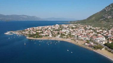 Hava manzarası, Kamena Vourla şehri ve Ege denizi burnu, Yunanistan 'ın Phthiotis kentindeki ünlü turizm beldesi.