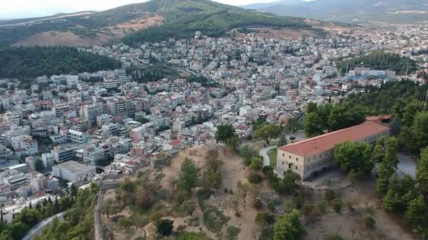 공중에서 내려다본 파노라마는 그리스의 라미아라는 도시를 바라봅니다 그리스 중부에 라미아라는 — 비디오