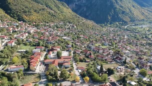 コニツァの町の上空からの眺め Tymfiマウント ザゴリ エピルス ギリシャ ヨーロッパ — ストック動画