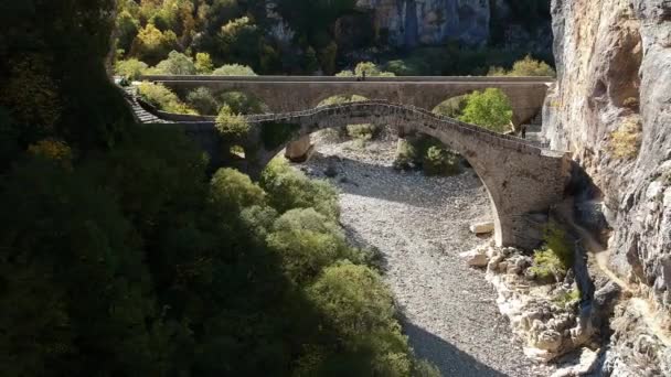 Piękny Stary Kamienny Most Znany Jako Kokkoris Lub Noutsios Most — Wideo stockowe
