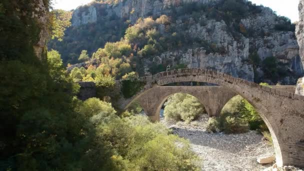 Piękny Stary Kamienny Most Znany Jako Kokkoris Lub Noutsios Most — Wideo stockowe
