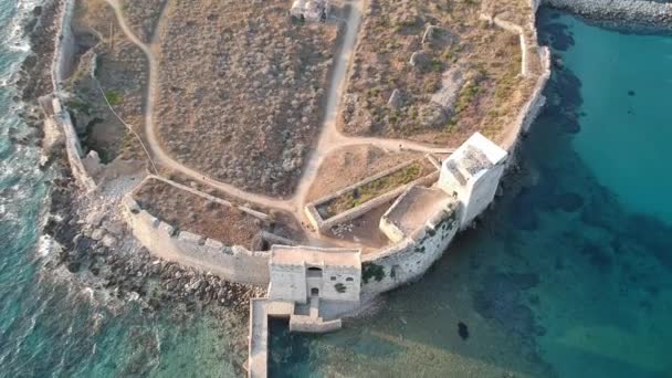 从空中俯瞰着美多尼城堡和这座坚固的城市 它是地中海最重要的城堡之一 也是地中海最大的城堡之一 位于希腊梅塞尼亚的美索尼 — 图库视频影像