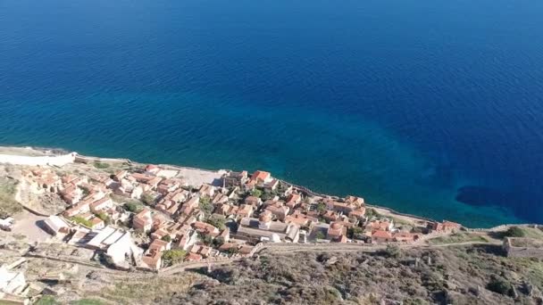 Luchtfoto Van Oude Middeleeuwse Kasteelstad Monemvasia Lakonia Van Peloponnesos Griekenland — Stockvideo