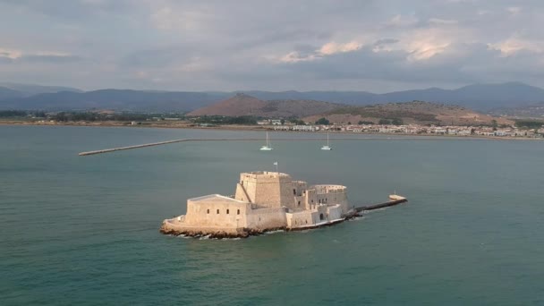 Famoso Bourtzi Uma Fortaleza Água Veneziana Entrada Porto Nafplio Cidade — Vídeo de Stock