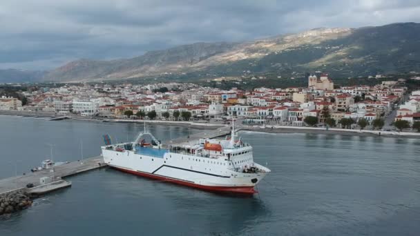 Ferry Porfyrousa Triton Ferries Company Docked Port Neapolis Town Vatika — Vídeos de Stock