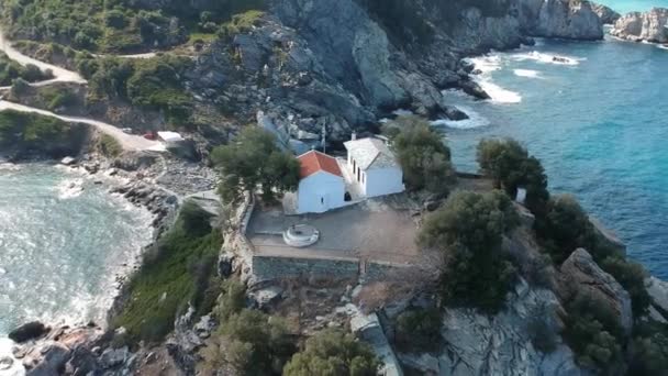 Αεροφωτογραφία Του Διάσημου Μικρού Ναού Του Αγίου Ιωάννη Στη Σκόπελο — Αρχείο Βίντεο