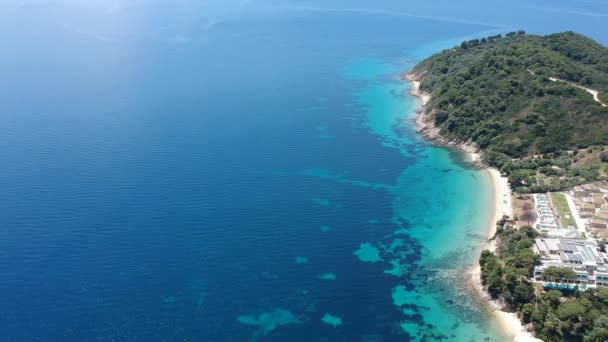 Vista Aérea Sobre Koukounaries Praia Skiathos Ilha Sporades Magnésia Grécia — Vídeo de Stock