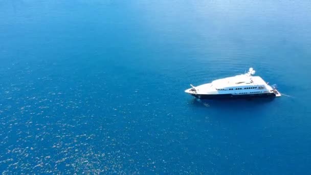 Vue Aérienne Sommet Vers Bas Luxueux Super Yacht Dans Mer — Video