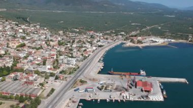 Güzel sahil kasabası Stylis 'in ya da daha iyi bilinen Stylida' nın hava panoramik manzarası. Orta Yunanistan 'da Lamia kenti ve Kamena Vourla kenti yakınlarında yer almaktadır..