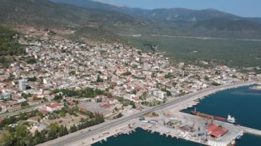 Güzel sahil kasabası Stylis 'in ya da daha iyi bilinen Stylida' nın hava panoramik manzarası. Orta Yunanistan 'da Lamia kenti ve Kamena Vourla kenti yakınlarında yer almaktadır..
