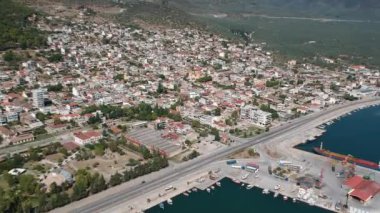 Güzel sahil kasabası Stylis 'in ya da daha iyi bilinen Stylida' nın hava panoramik manzarası. Orta Yunanistan 'da Lamia kenti ve Kamena Vourla kenti yakınlarında yer almaktadır..