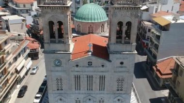 St. Mary Metropolitan Kilisesi üzerindeki hava manzarası. Arcadia, Yunanistan ve Avrupa 'daki Trablus kentinin merkez meydanı