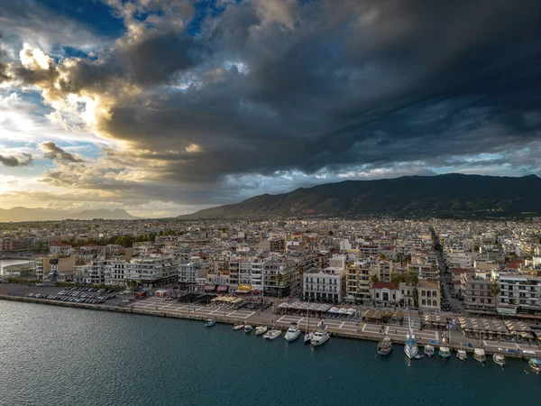 그리스 세니아에 항구의 하늘을 상징적으로 — 스톡 사진