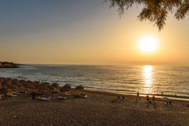 İyon Denizi 'ne doğru Kyparissia' nın Idyllic plajı. Kyparissia Messenia, Moreloponnese, Yunanistan 'da bulunan canlı bir kıyı kentidir..