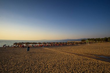 İyon Denizi 'ne doğru Kyparissia' nın Idyllic plajı. Kyparissia Messenia, Moreloponnese, Yunanistan 'da bulunan canlı bir kıyı kentidir..