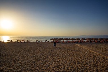 İyon Denizi 'ne doğru Kyparissia' nın Idyllic plajı. Kyparissia Messenia, Moreloponnese, Yunanistan 'da bulunan canlı bir kıyı kentidir..