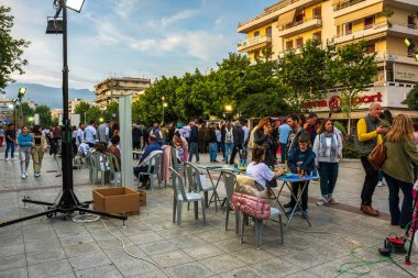 Yunanistan 'ın Kalamata kentinde düzenlenen Robot Bilimleri Festivali kapsamında öğrenciler robotik eğitimi gösterdiler.