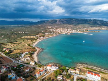 Laconia, Moreloponese, Yunanistan 'daki Plytra bölgesi üzerinde hava manzarası.