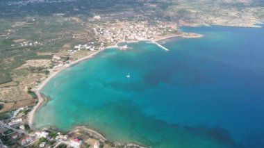 Laconia, Moreloponese, Yunanistan 'daki Plytra bölgesi üzerinde hava manzarası.