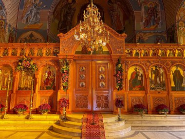 Kalamata, Messenia, Yunanistan 'daki Agii Taksikemerleri (En Büyük Tugayların Kutsal Tapınağı) kilisesinin iç manzarası