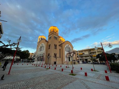 KALAMATA, GREECE - HAZİRAN 2022: Yunanistan 'ın Kalamata kentsel Taksi Kilisesi manzarası. Şehrin en büyük kutsal tapınağı ve Messinia ilinin metropolüdür. Yunanistan 'da Kalamata ve Messenia.