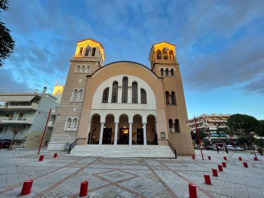 KALAMATA, GREECE - HAZİRAN 2022: Yunanistan 'ın Kalamata kentsel Taksi Kilisesi manzarası. Şehrin en büyük kutsal tapınağı ve Messinia ilinin metropolüdür. Yunanistan 'da Kalamata ve Messenia.