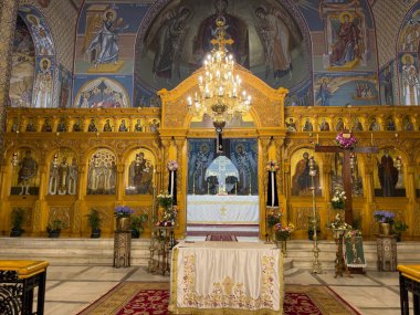 Kalamata, Messenia, Yunanistan 'daki Agii Taksikemerleri (En Büyük Tugayların Kutsal Tapınağı) kilisesinin iç manzarası