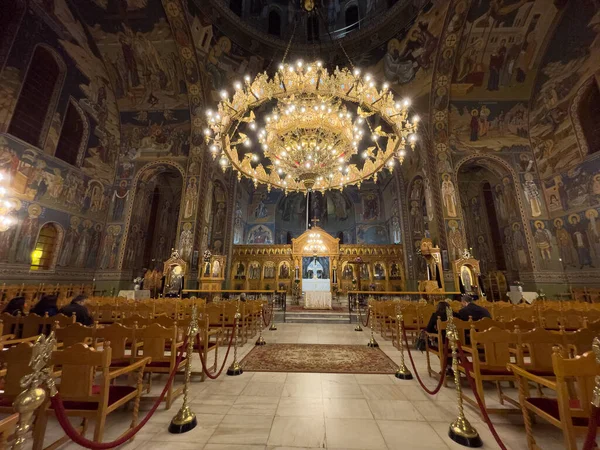 Kalamata, Messenia, Yunanistan 'daki Agii Taksikemerleri (En Büyük Tugayların Kutsal Tapınağı) kilisesinin iç manzarası