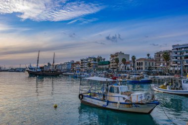 Messenia 'daki Kalamata limanının güzel manzarası, Yunanistan' daki Mora.