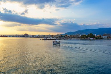 Messenia 'daki Kalamata limanının güzel manzarası, Yunanistan' daki Mora.